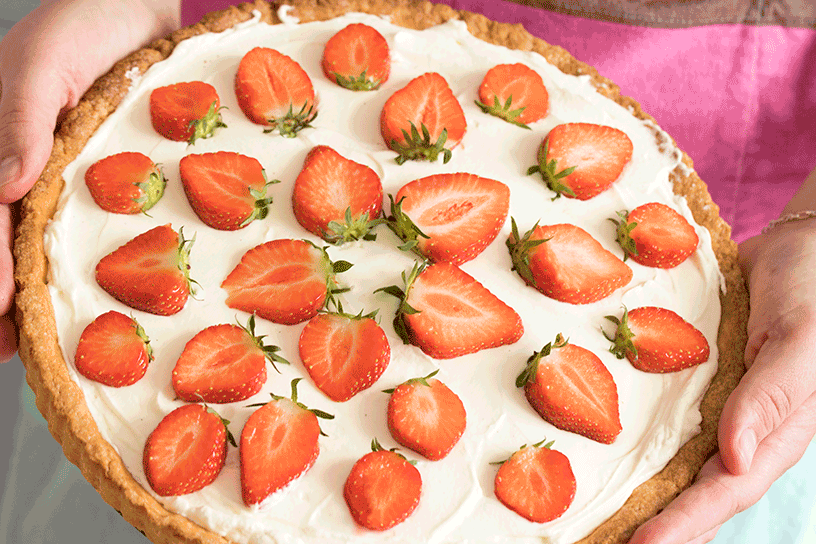 taart met aardbeien en vanilleroom